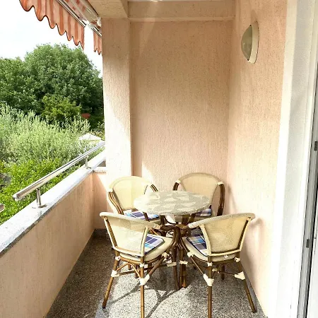 - 3 Apartment