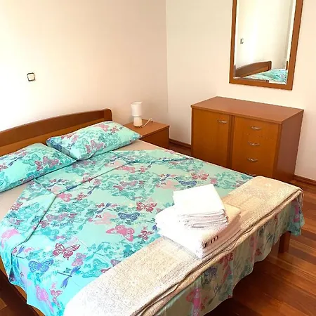- 3 Apartment